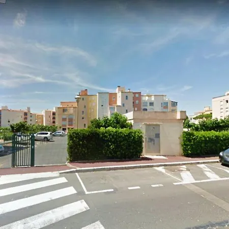 D'une A A 100 M De La Plage Avec Vue Sur La Mer Et Terrasse Amenagee شقة *