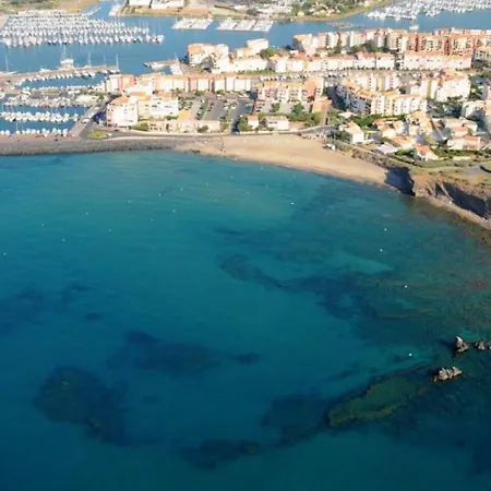 D'une A A 100 M De La Plage Avec Vue Sur La Mer Et Terrasse Amenagee شقة