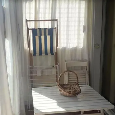 D'une A A 100 M De La Plage Avec Vue Sur La Mer Et Terrasse Amenagee شقة *