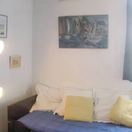 D'une A A 100 M De La Plage Avec Vue Sur La Mer Et Terrasse Amenagee *