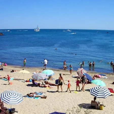 D'une A A 100 M De La Plage Avec Vue Sur La Mer Et Terrasse Amenagee شقة *